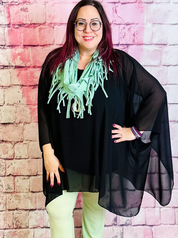 Bluse im Poncho - Style – inklusive Kette & Top – in großen Größen von CurvyRausch. Stylische Plus Size Fashion für kurvige Frauen.