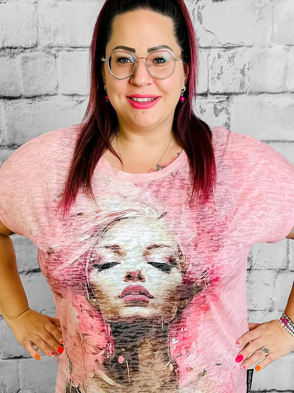 Boutique Shirts mit einzigartigen Prints – in großen Größen von CurvyRausch. Stylische Plus Size Fashion für kurvige Frauen.