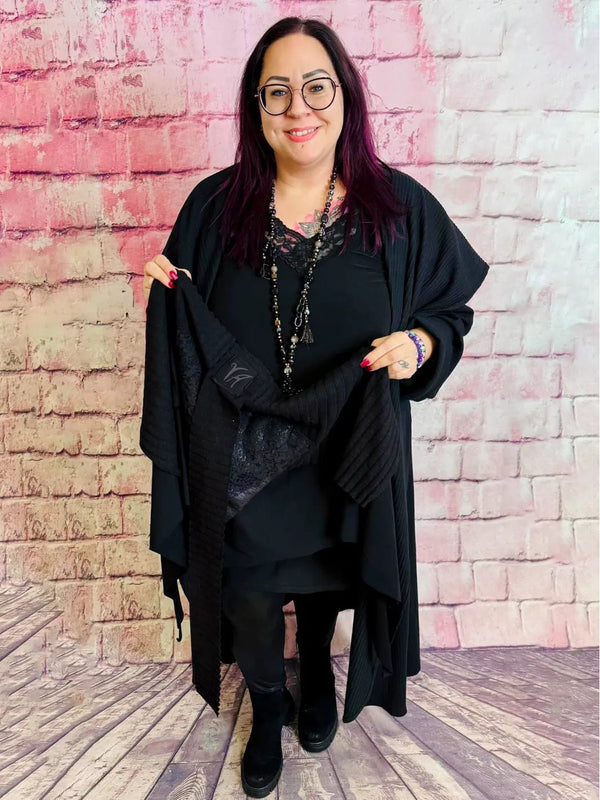 Eleganter Allocca Schal mit Spitze – Boutique Style – in großen Größen von CurvyRausch. Stylische Plus Size Fashion für kurvige Frauen.