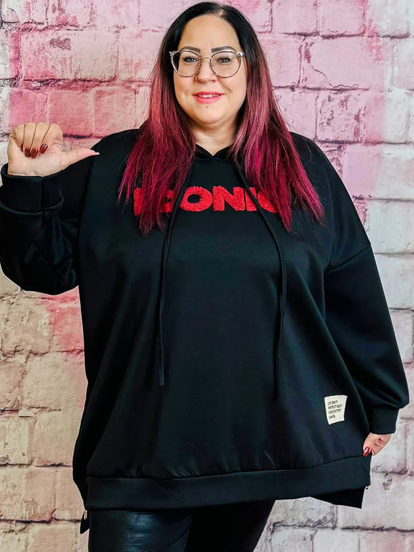 ICONIC Hoodie mit Teddy - Schriftzug – in großen Größen von CurvyRausch. Stylische Plus Size Fashion für kurvige Frauen.