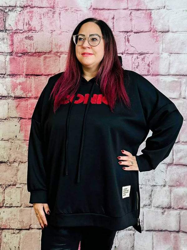 ICONIC Hoodie mit Teddy - Schriftzug – in großen Größen von CurvyRausch. Stylische Plus Size Fashion für kurvige Frauen.