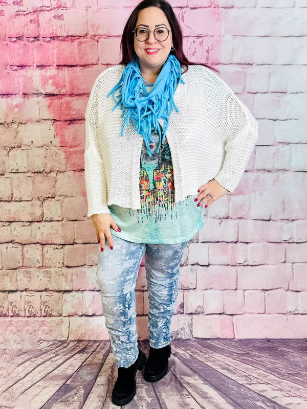 Karostar Jeans mit floralem Muster – in großen Größen von CurvyRausch. Stylische Plus Size Fashion für kurvige Frauen.