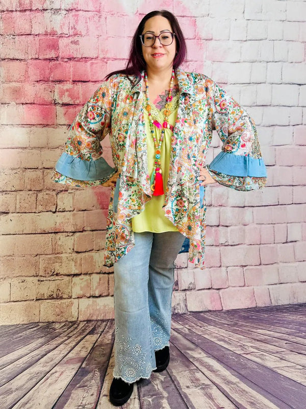 Monday Premium Schlaghose – Stickerei & Strass – in großen Größen von CurvyRausch. Stylische Plus Size Fashion für kurvige Frauen.
