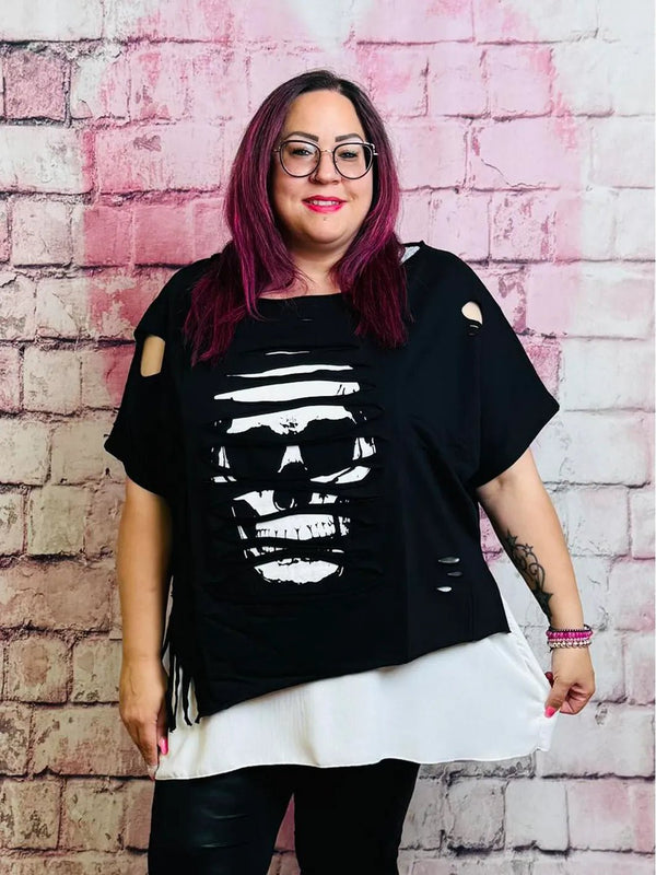 Rockiges Skull Oberteil mit Cutouts – in großen Größen von CurvyRausch. Stylische Plus Size Fashion für kurvige Frauen.