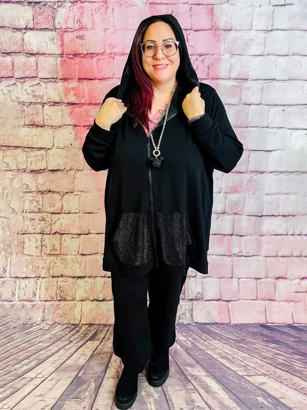 Schicker Jogginganzug mit Strass – in großen Größen von CurvyRausch. Stylische Plus Size Fashion für kurvige Frauen.