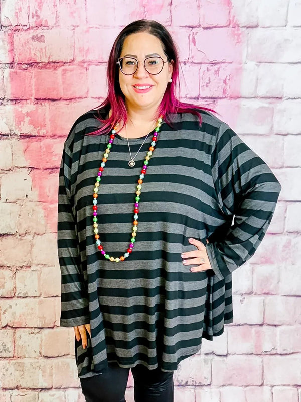 Streifen - Oberteil von AKH – in großen Größen von CurvyRausch. Stylische Plus Size Fashion für kurvige Frauen.