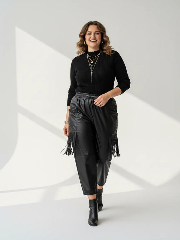 Stylische Kunstlederhose – Moonshine Design – in großen Größen von CurvyRausch. Stylische Plus Size Fashion für kurvige Frauen.