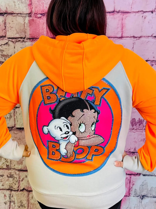 Sweatjacke "Betty" mit Strass & Print – in großen Größen von CurvyRausch. Stylische Plus Size Fashion für kurvige Frauen.