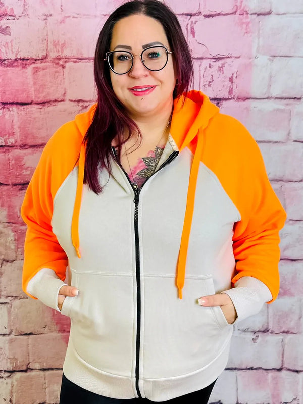 Sweatjacke "Betty" mit Strass & Print – in großen Größen von CurvyRausch. Stylische Plus Size Fashion für kurvige Frauen.