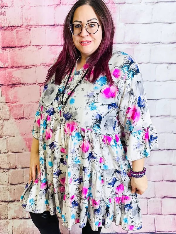 Tunika mit Blumendruck & Rüschen – in großen Größen von CurvyRausch. Stylische Plus Size Fashion für kurvige Frauen.