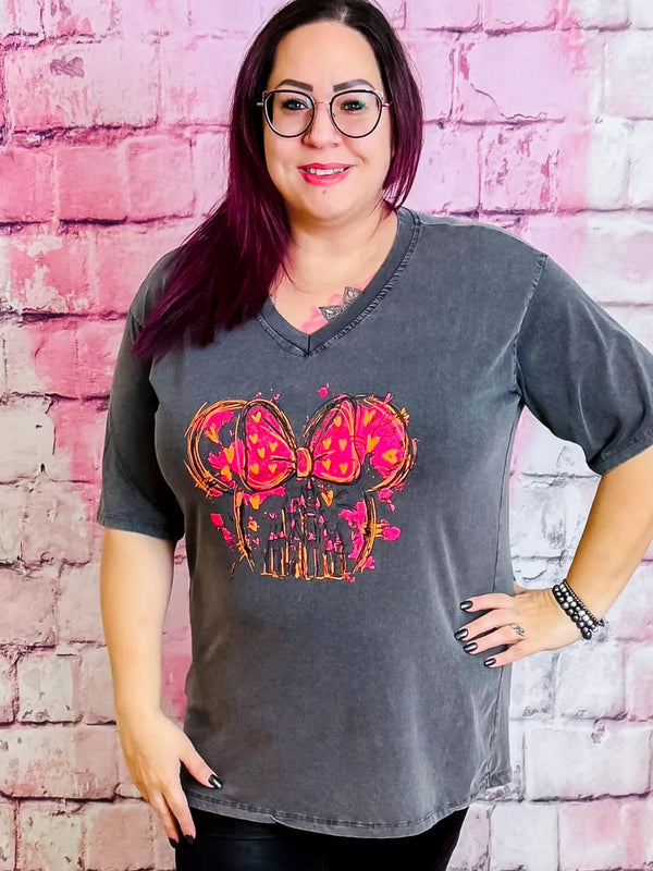 Verspieltes Shirt mit Schleifen - Print & Schloss – in großen Größen von CurvyRausch. Stylische Plus Size Fashion für kurvige Frauen.