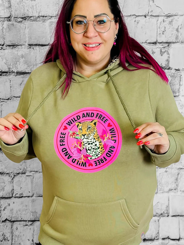 Wild and Free Hoodie von Zwillingsherz | Boutique Ware – in großen Größen von CurvyRausch. Stylische Plus Size Fashion für kurvige Frauen.