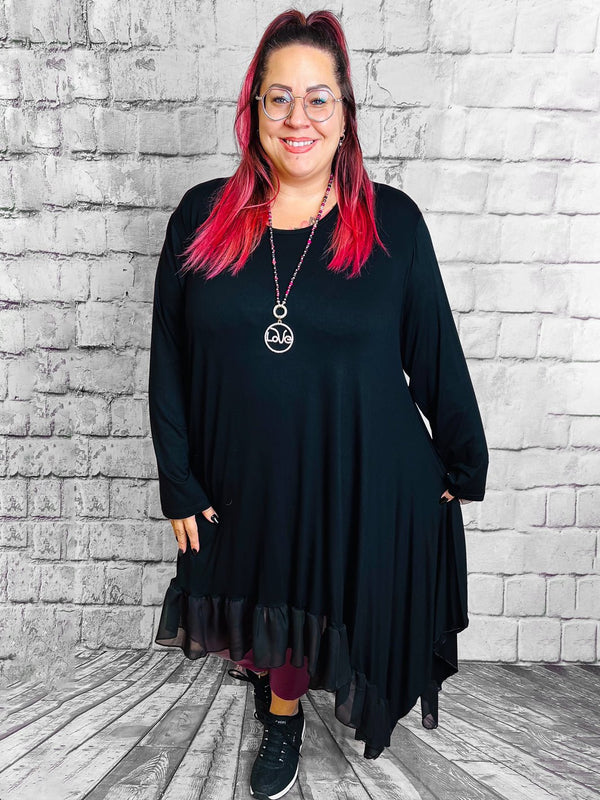 Asymmetrisches Kleidchen von AKH – in großen Größen von CurvyRausch. Stylische Plus Size Fashion für kurvige Frauen.
