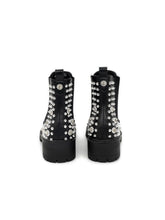 Boots mit Nieten und Strass in schwarz – in großen Größen von CurvyRausch. Stylische Plus Size Fashion für kurvige Frauen.