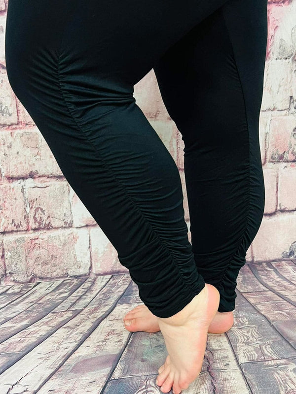 Leggings von AKH – in großen Größen von CurvyRausch. Stylische Plus Size Fashion für kurvige Frauen.