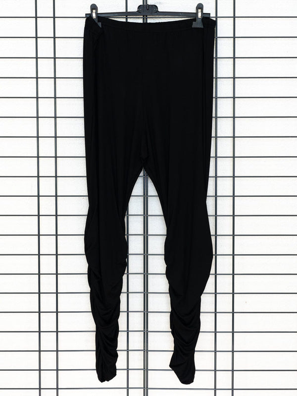 Leggings von AKH – in großen Größen von CurvyRausch. Stylische Plus Size Fashion für kurvige Frauen.