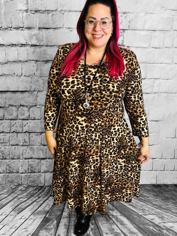 Leo Kleid von Magna – in großen Größen von CurvyRausch. Stylische Plus Size Fashion für kurvige Frauen.