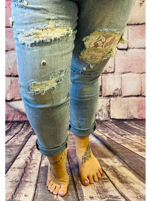 Sommerlook Jeanshose von Monday mit Muscheln | 5 Größen – in großen Größen von CurvyRausch. Stylische Plus Size Fashion für kurvige Frauen.