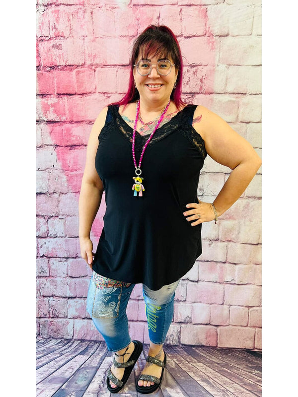 Spitzen Tops von Magna | 2 Farben | 4 Größen – in großen Größen von CurvyRausch. Stylische Plus Size Fashion für kurvige Frauen.