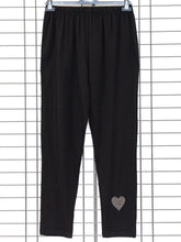Allocca Leggings – Mit Strass - Herz & Komfortbund – in großen Größen von CurvyRausch. Stylische Plus Size Fashion für kurvige Frauen.