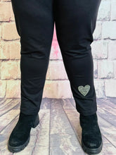 Allocca Leggings – Mit Strass - Herz & Komfortbund – in großen Größen von CurvyRausch. Stylische Plus Size Fashion für kurvige Frauen.