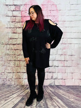 Asymmetrisches Skull Oberteil – in großen Größen von CurvyRausch. Stylische Plus Size Fashion für kurvige Frauen.