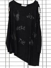 Asymmetrisches Skull Oberteil – in großen Größen von CurvyRausch. Stylische Plus Size Fashion für kurvige Frauen.