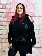 Asymmetrisches Skull Oberteil – in großen Größen von CurvyRausch. Stylische Plus Size Fashion für kurvige Frauen.