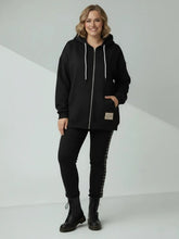 Bamboo Leggings Schwarz mit Glitzerstreifen – in großen Größen von CurvyRausch. Stylische Plus Size Fashion für kurvige Frauen.