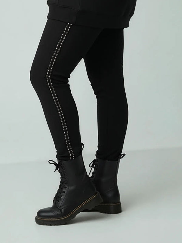Bamboo Leggings Schwarz mit Glitzerstreifen – in großen Größen von CurvyRausch. Stylische Plus Size Fashion für kurvige Frauen.