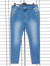 Bequeme blaue Jeans mit Ankerknöpfen - CurvyRausch - Plus Size Damenmode