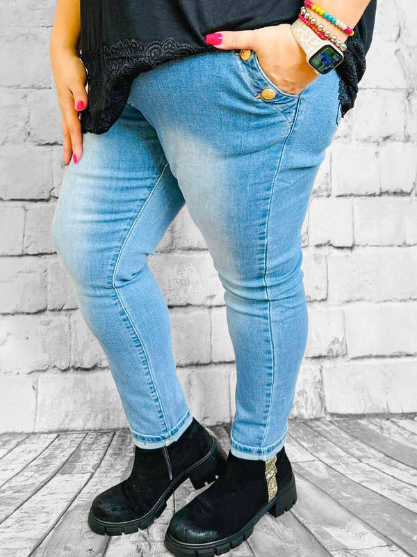 Bequeme blaue Jeans mit Ankerknöpfen - CurvyRausch - Plus Size Damenmode