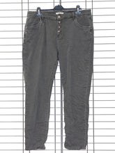 Bequeme Karostar Stretch Jeans – in großen Größen von CurvyRausch. Stylische Plus Size Fashion für kurvige Frauen.