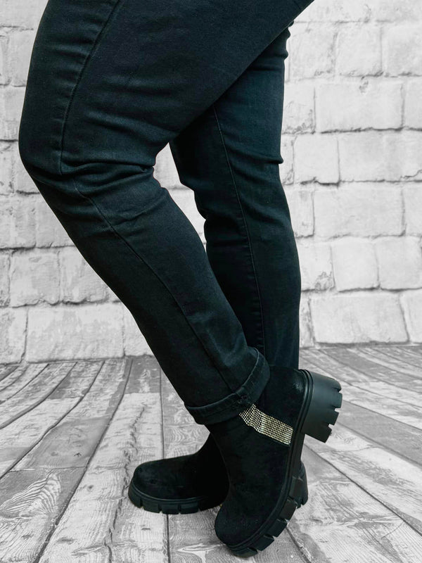 Bequeme schwarze Jeans mit Ankerknöpfen – zweite Ansicht