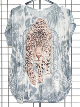 Blusenshirt mit Leo - Motiv - CurvyRausch - Neuheit - Plus Size Damenmode