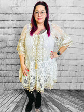 Boho Tunika mit Blumenspitze und Quasten - CurvyRausch - Plus Size Damenmode