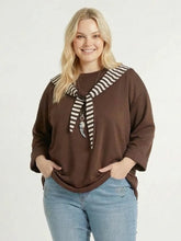 Cozy Hoodiestyle – maritimer Look zum Binden – in großen Größen von CurvyRausch. Stylische Plus Size Fashion für kurvige Frauen.