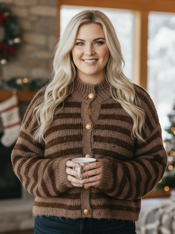 Cozy Kuschelcardigan gestreift – in großen Größen von CurvyRausch. Stylische Plus Size Fashion für kurvige Frauen.