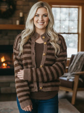 Cozy Kuschelcardigan gestreift – in großen Größen von CurvyRausch. Stylische Plus Size Fashion für kurvige Frauen.
