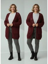 Cozy Strickjacke mit Lochmuster – in großen Größen von CurvyRausch. Stylische Plus Size Fashion für kurvige Frauen.