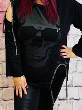 Destroy Look Shirt Skull mit Ketten – in großen Größen von CurvyRausch. Stylische Plus Size Fashion für kurvige Frauen.