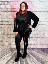 Destroy Look Shirt Skull mit Ketten – in großen Größen von CurvyRausch. Stylische Plus Size Fashion für kurvige Frauen.