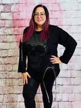 Destroy Look Shirt Skull mit Ketten – in großen Größen von CurvyRausch. Stylische Plus Size Fashion für kurvige Frauen.