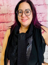 Eleganter Allocca Schal mit Spitze – Boutique Style – in großen Größen von CurvyRausch. Stylische Plus Size Fashion für kurvige Frauen.