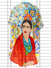 Farbenfrohe Frida Kahlo Bluse – Boutique Ware - CurvyRausch - Neuheit - Plus Size Damenmode