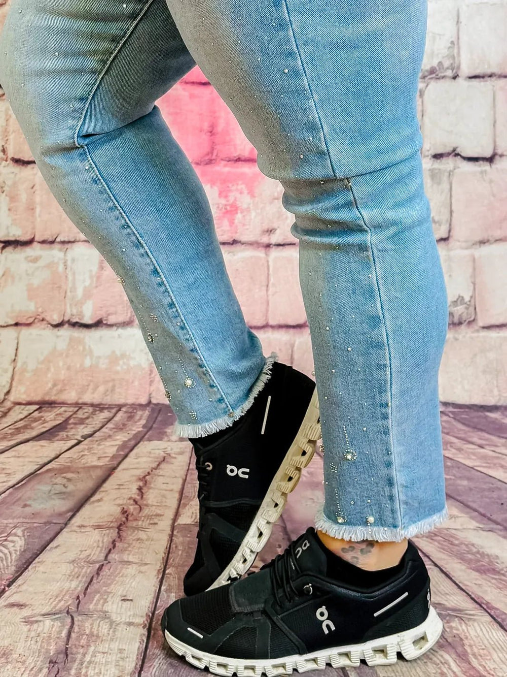 Glamouröse Jeans mit Strass & Fransensaum – in großen Größen von CurvyRausch. Stylische Plus Size Fashion für kurvige Frauen.