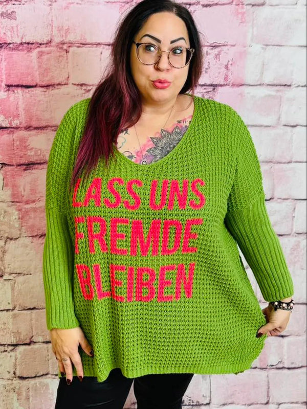 Grobstrick Pullover "Lass uns Fremde bleiben" – in großen Größen von CurvyRausch. Stylische Plus Size Fashion für kurvige Frauen.