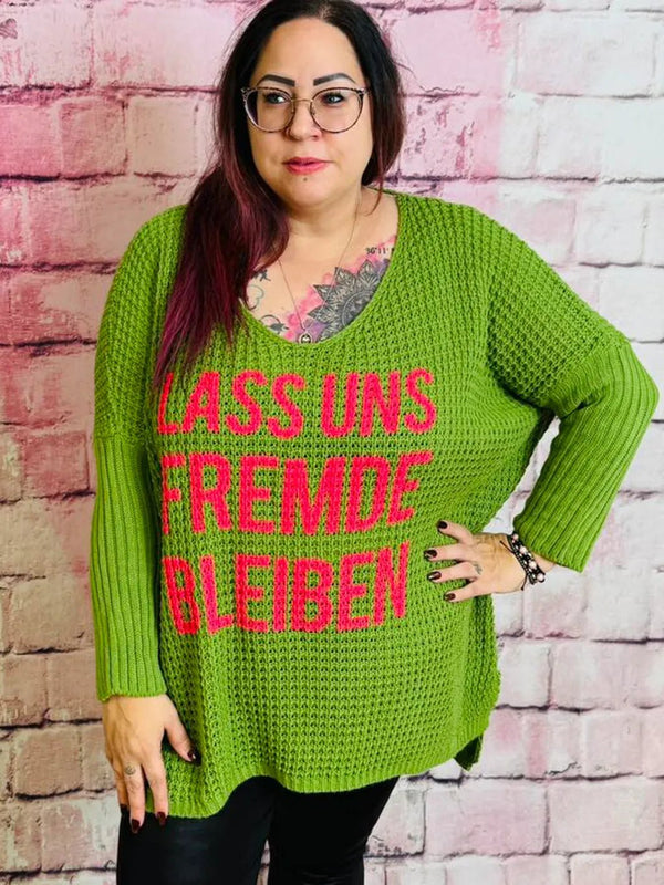 Grobstrick Pullover "Lass uns Fremde bleiben" – in großen Größen von CurvyRausch. Stylische Plus Size Fashion für kurvige Frauen.