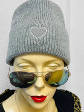 Herzchen Grobstrick Mütze mit 3D - Optik – in großen Größen von CurvyRausch. Stylische Plus Size Fashion für kurvige Frauen.