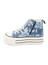 High - Top Plateau Sneaker mit Blumenstickerei – in großen Größen von CurvyRausch. Stylische Plus Size Fashion für kurvige Frauen.